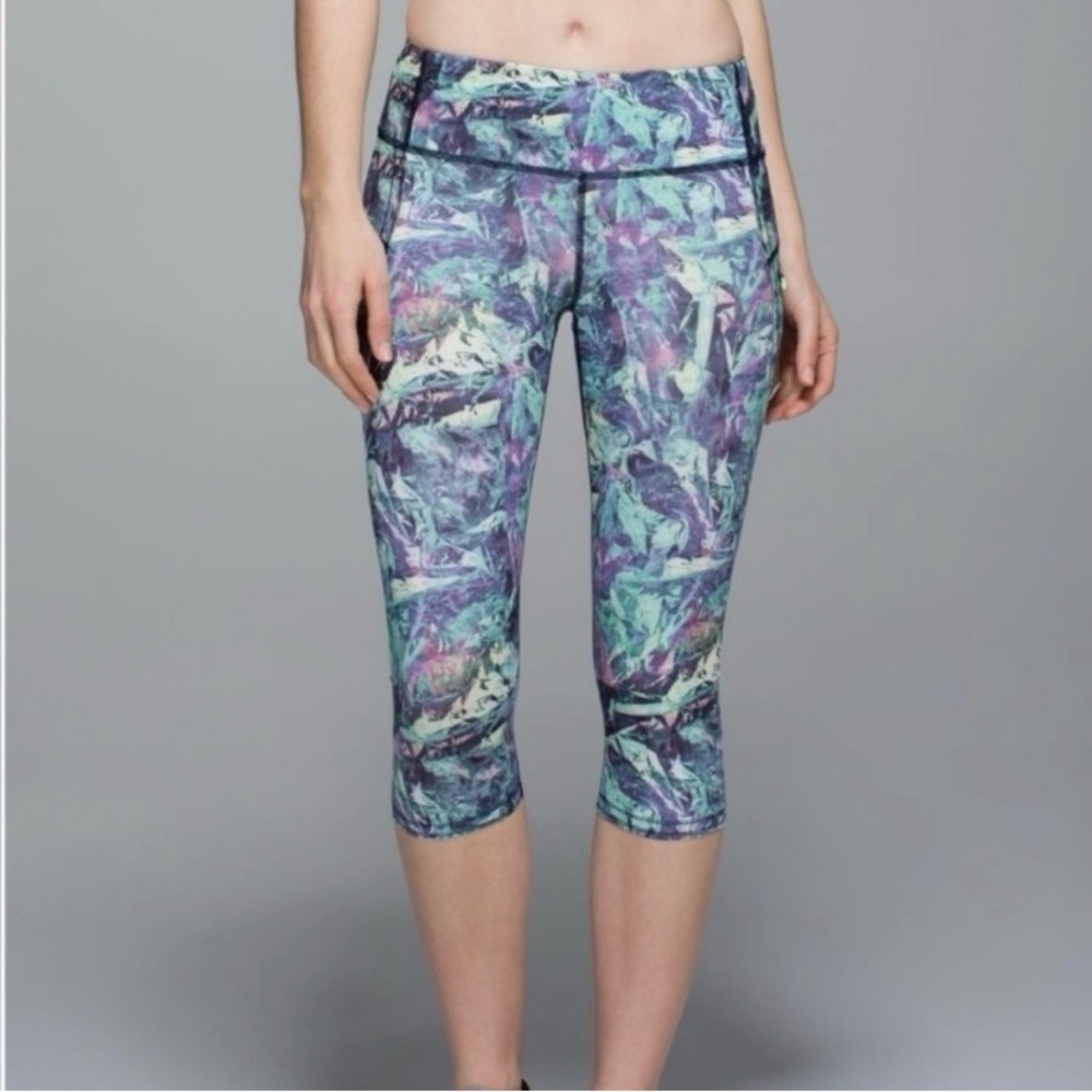lululemon athletica Women’s Cropped Leggings Size 6